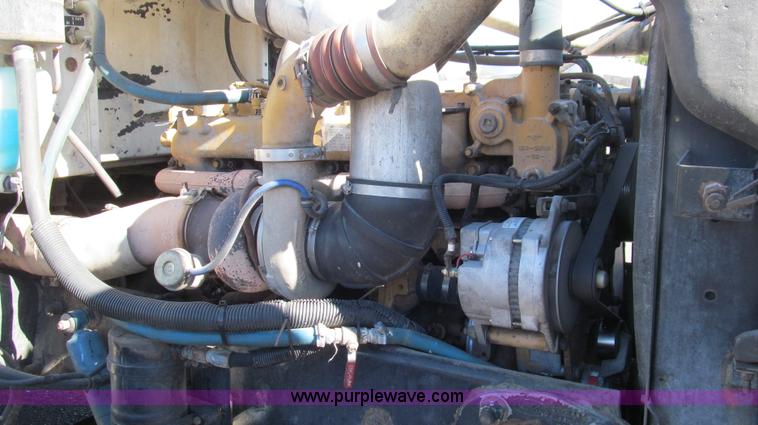 image for item G5577 1998 Peterbilt 377 semi truck