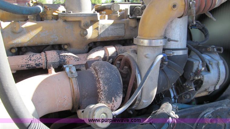 image for item G5577 1998 Peterbilt 377 semi truck