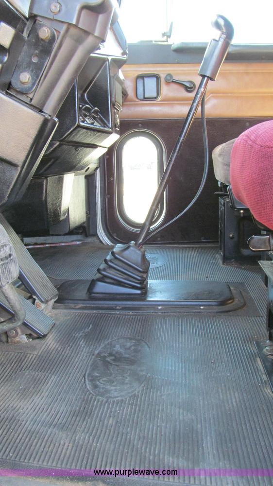 image for item G5577 1998 Peterbilt 377 semi truck