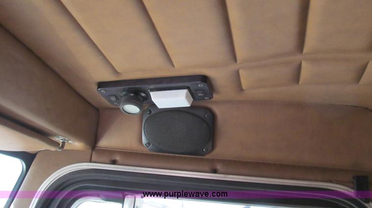 image for item G5577 1998 Peterbilt 377 semi truck