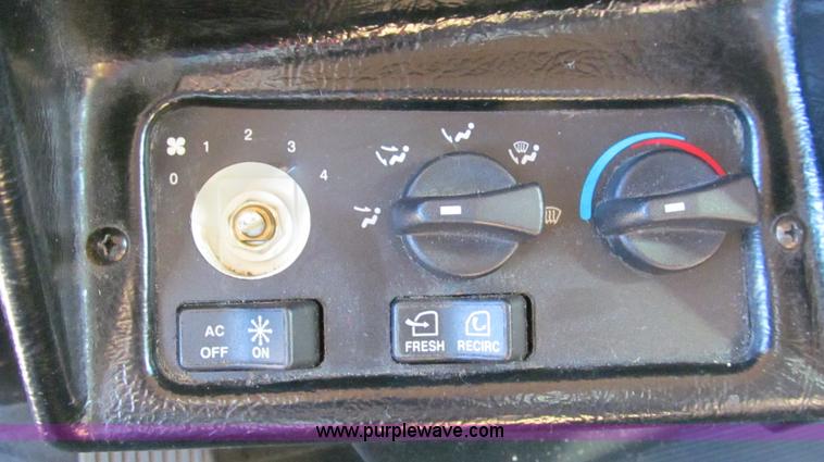 image for item G5577 1998 Peterbilt 377 semi truck