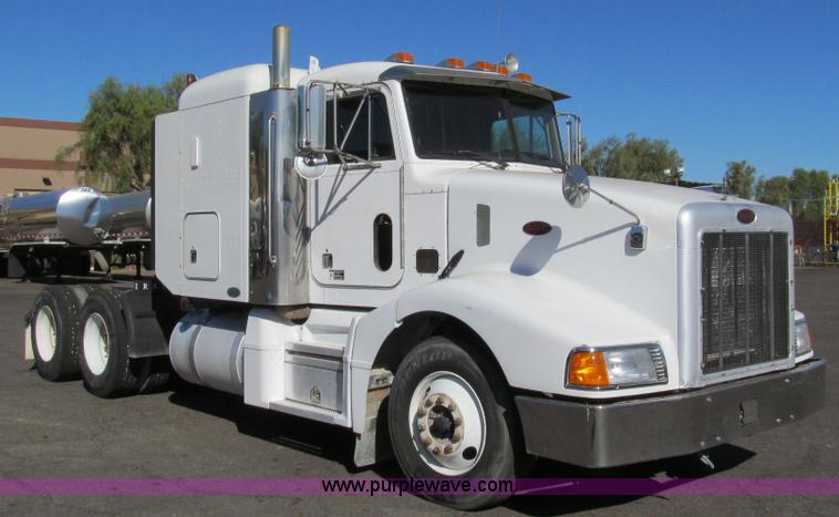 image for item G5578 2000 Peterbilt 377 semi truck