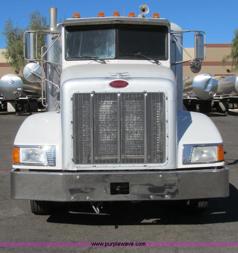 image for item G5578 2000 Peterbilt 377 semi truck