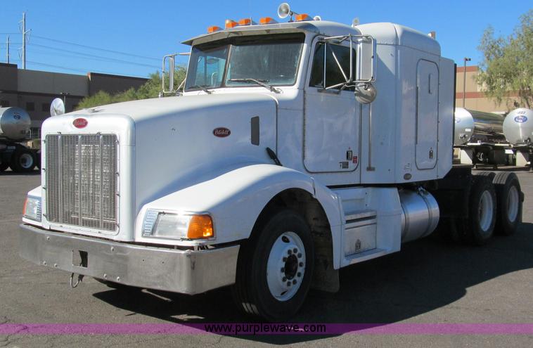 image for item G5578 2000 Peterbilt 377 semi truck