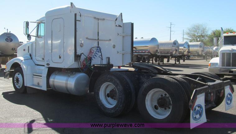 image for item G5578 2000 Peterbilt 377 semi truck