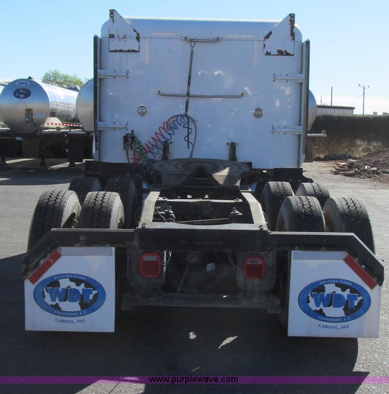 image for item G5578 2000 Peterbilt 377 semi truck