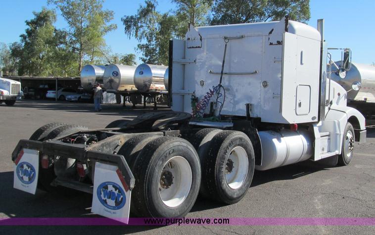 image for item G5578 2000 Peterbilt 377 semi truck