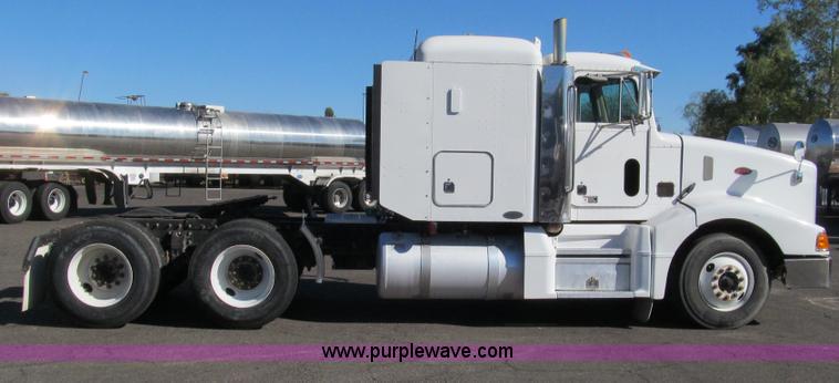 image for item G5578 2000 Peterbilt 377 semi truck