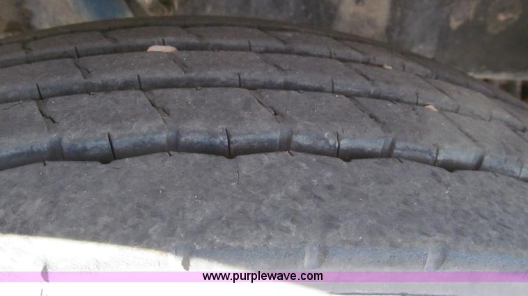 image for item G5578 2000 Peterbilt 377 semi truck