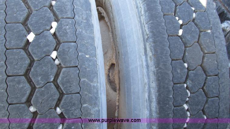 image for item G5578 2000 Peterbilt 377 semi truck