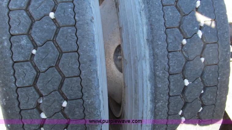 image for item G5578 2000 Peterbilt 377 semi truck