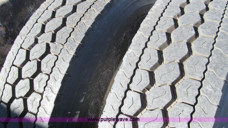 image for item G5578 2000 Peterbilt 377 semi truck