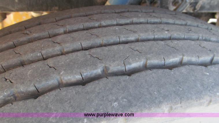 image for item G5578 2000 Peterbilt 377 semi truck