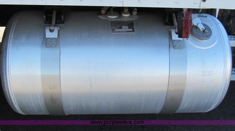 image for item G5578 2000 Peterbilt 377 semi truck