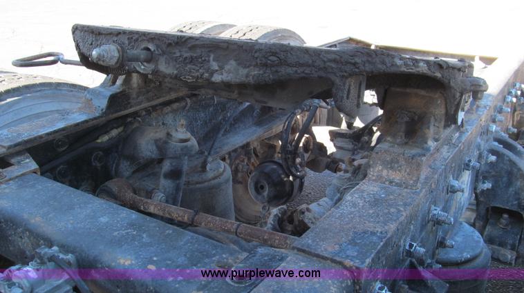 image for item G5578 2000 Peterbilt 377 semi truck