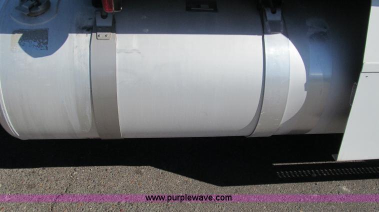 image for item G5578 2000 Peterbilt 377 semi truck