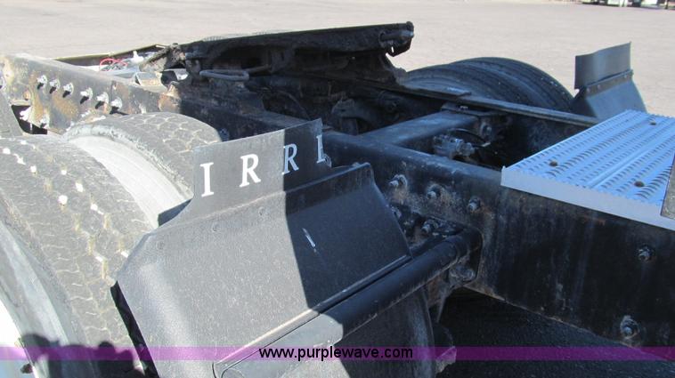 image for item G5578 2000 Peterbilt 377 semi truck