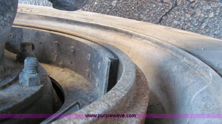 image for item G5578 2000 Peterbilt 377 semi truck