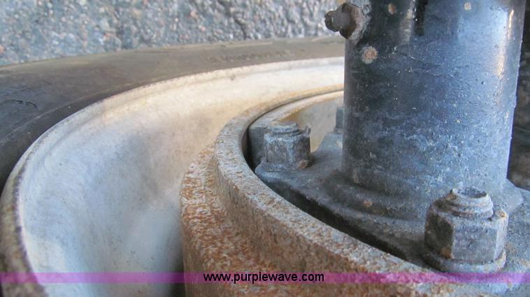 image for item G5578 2000 Peterbilt 377 semi truck