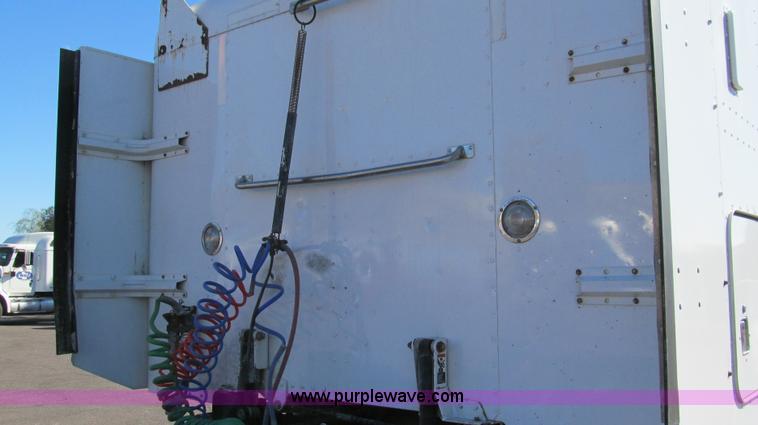 image for item G5578 2000 Peterbilt 377 semi truck