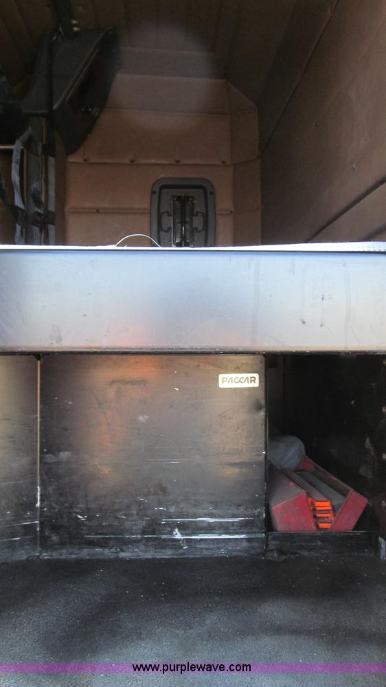 image for item G5578 2000 Peterbilt 377 semi truck