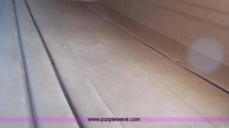 image for item G5578 2000 Peterbilt 377 semi truck