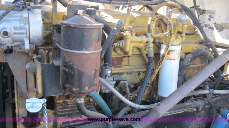 image for item G5578 2000 Peterbilt 377 semi truck