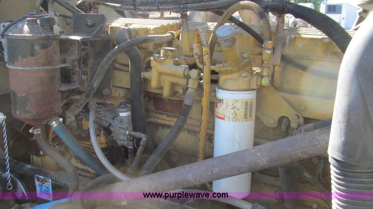 image for item G5578 2000 Peterbilt 377 semi truck