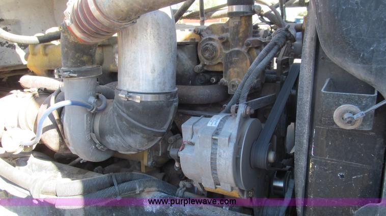 image for item G5578 2000 Peterbilt 377 semi truck