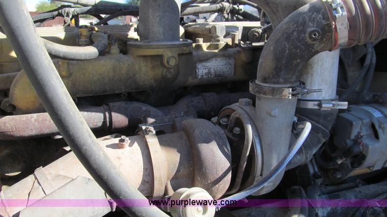 image for item G5578 2000 Peterbilt 377 semi truck