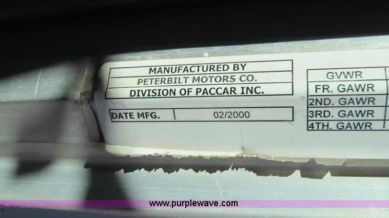 image for item G5578 2000 Peterbilt 377 semi truck