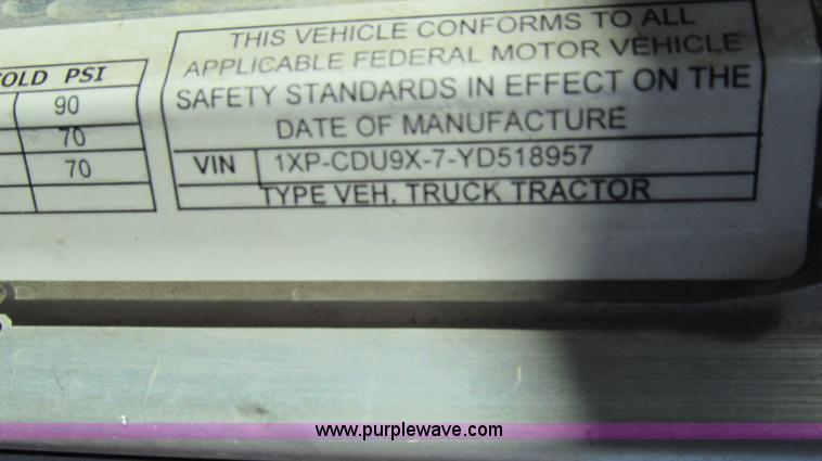 image for item G5578 2000 Peterbilt 377 semi truck