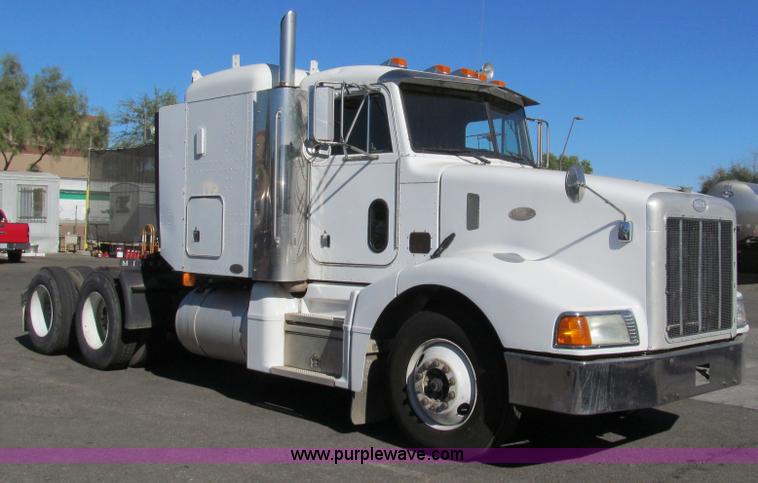 image for item G5579 1999 Peterbilt 377 semi truck