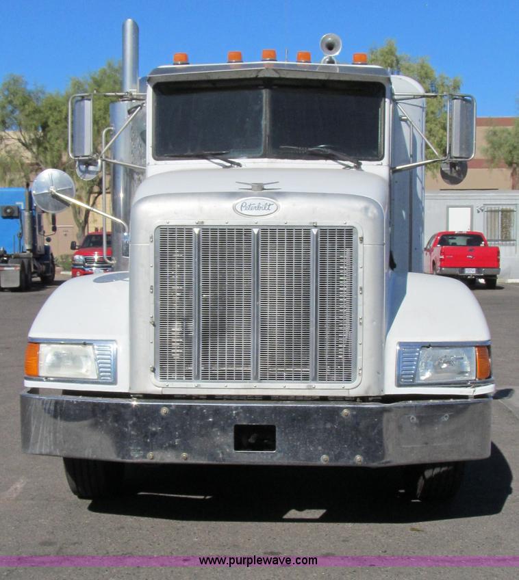 image for item G5579 1999 Peterbilt 377 semi truck
