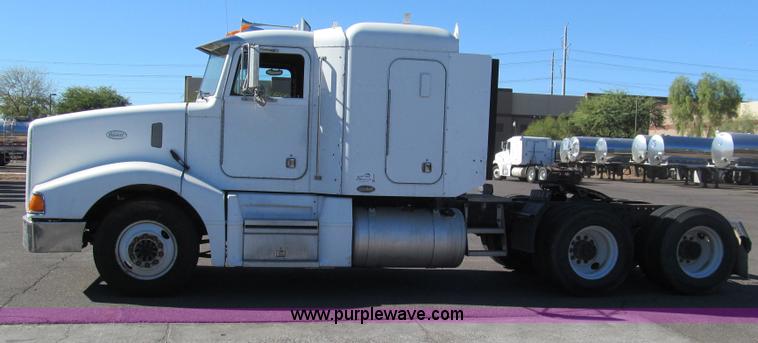 image for item G5579 1999 Peterbilt 377 semi truck