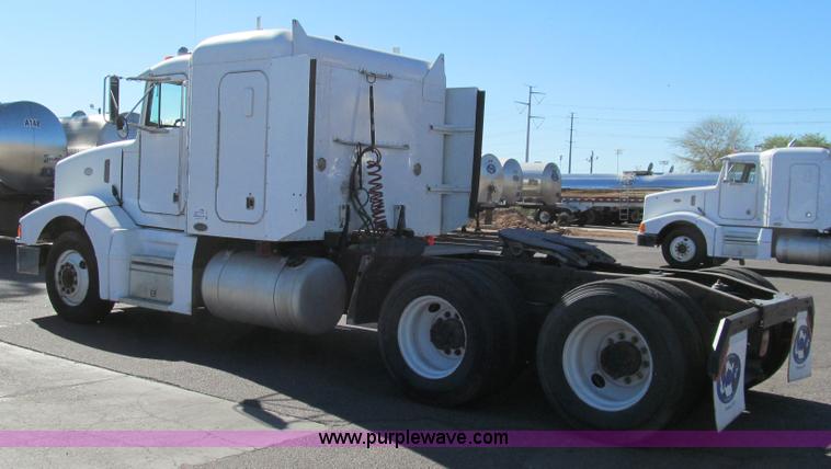 image for item G5579 1999 Peterbilt 377 semi truck