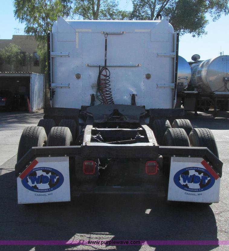 image for item G5579 1999 Peterbilt 377 semi truck