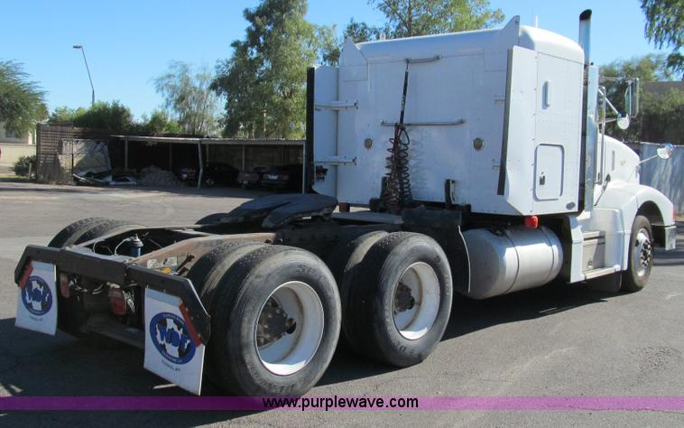 image for item G5579 1999 Peterbilt 377 semi truck