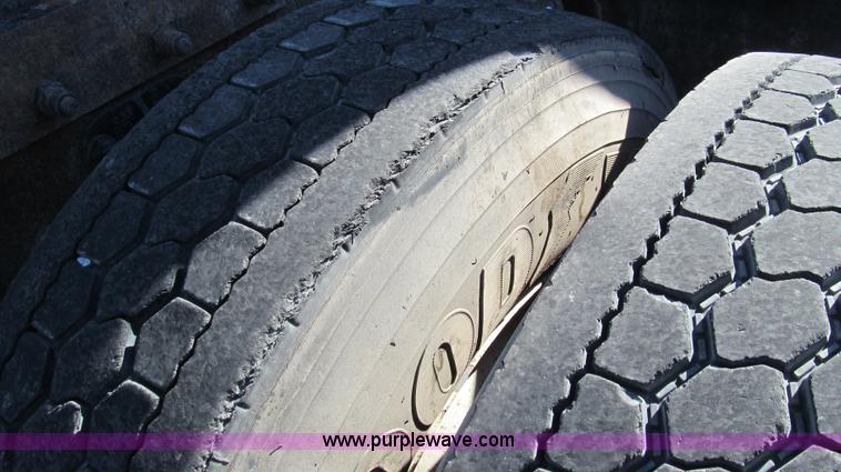 image for item G5579 1999 Peterbilt 377 semi truck