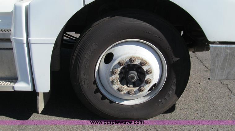 image for item G5579 1999 Peterbilt 377 semi truck