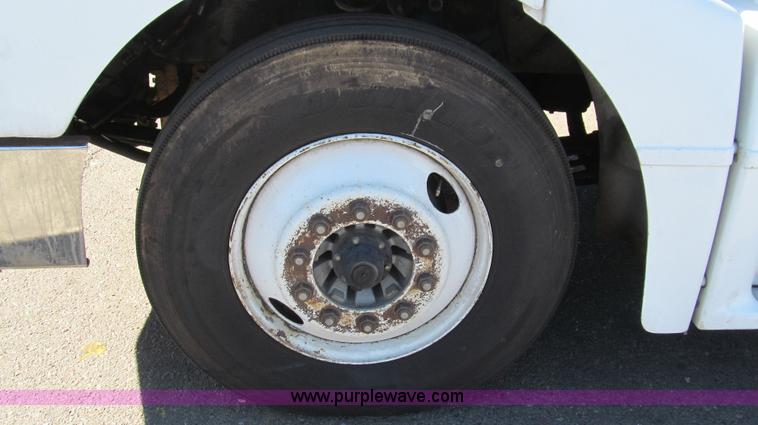 image for item G5579 1999 Peterbilt 377 semi truck