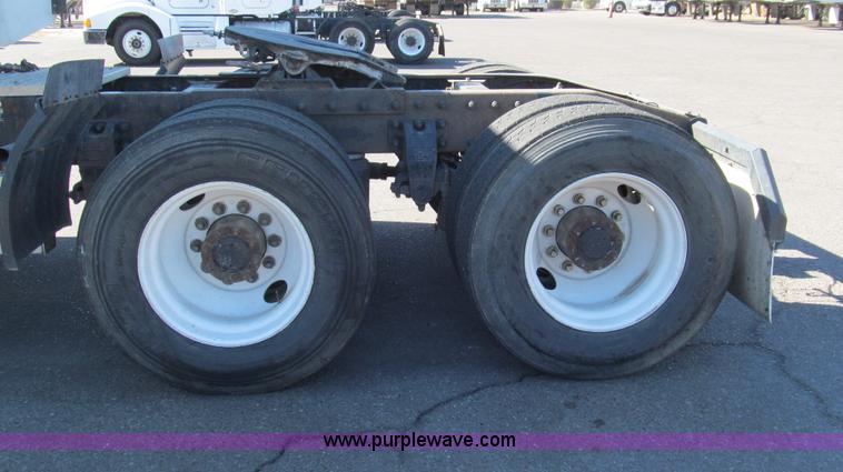 image for item G5579 1999 Peterbilt 377 semi truck