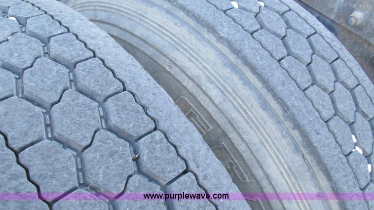 image for item G5579 1999 Peterbilt 377 semi truck