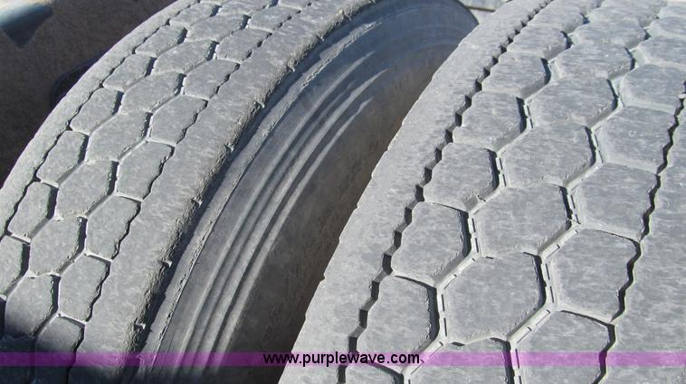 image for item G5579 1999 Peterbilt 377 semi truck