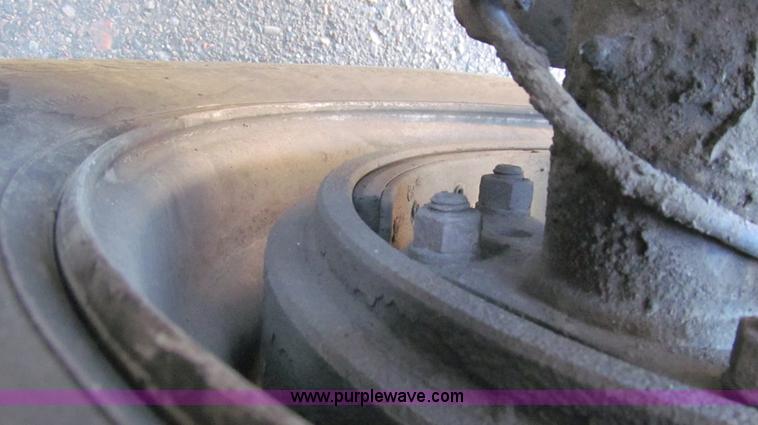 image for item G5579 1999 Peterbilt 377 semi truck