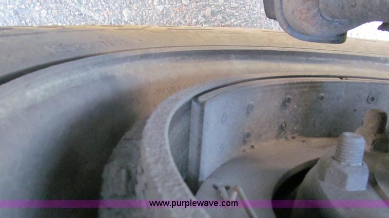 image for item G5579 1999 Peterbilt 377 semi truck