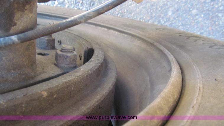 image for item G5579 1999 Peterbilt 377 semi truck