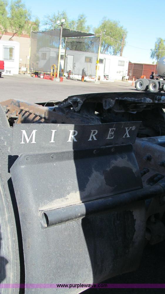 image for item G5579 1999 Peterbilt 377 semi truck