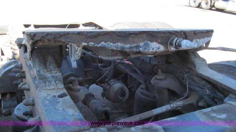 image for item G5579 1999 Peterbilt 377 semi truck