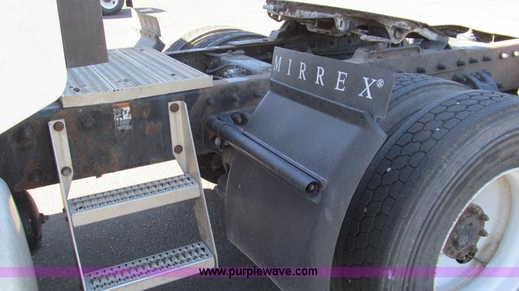 image for item G5579 1999 Peterbilt 377 semi truck